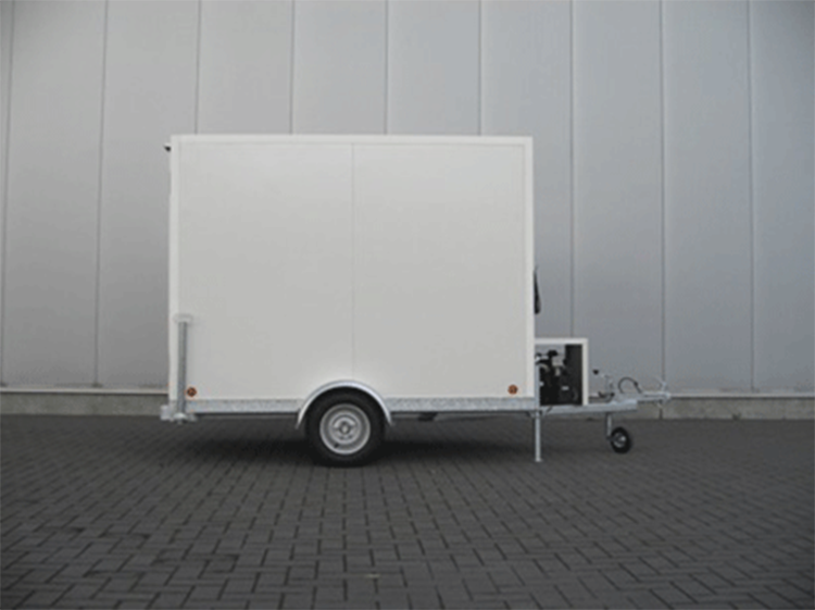 koelwagen/koelaanhangwagen model 750kg en 8m³ zijkant